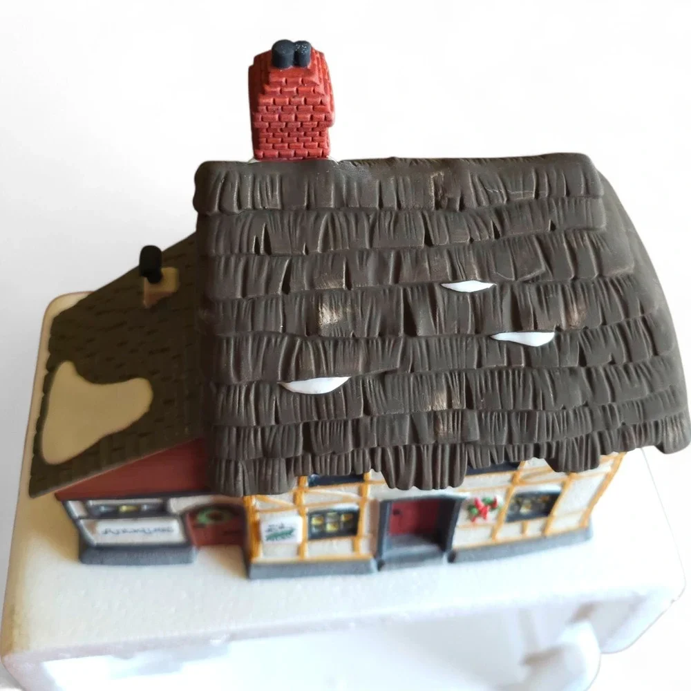 Dept 56 Dickens Village Mr & Mrs Pickle Cottage 5824-6 Lighted House Box
